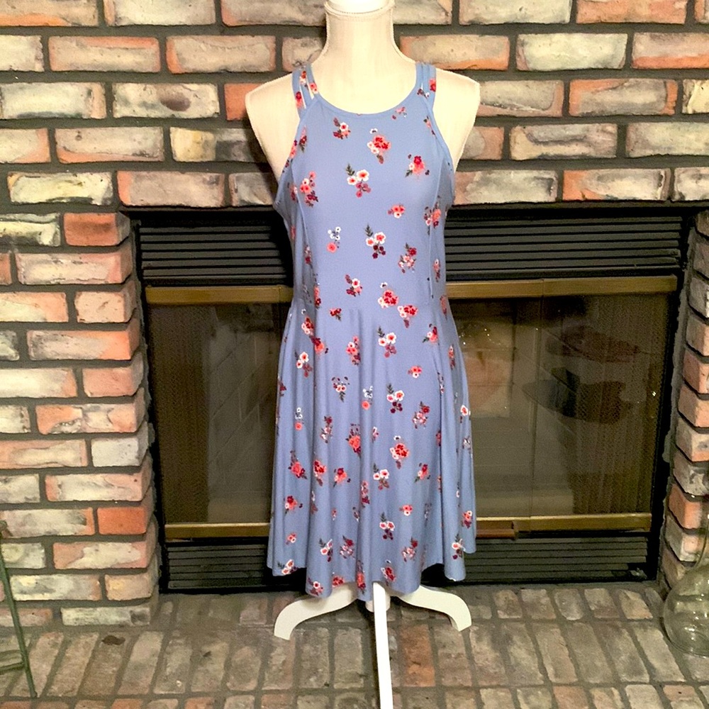 Super cute floral dress for the beach or just a casual outing with friends